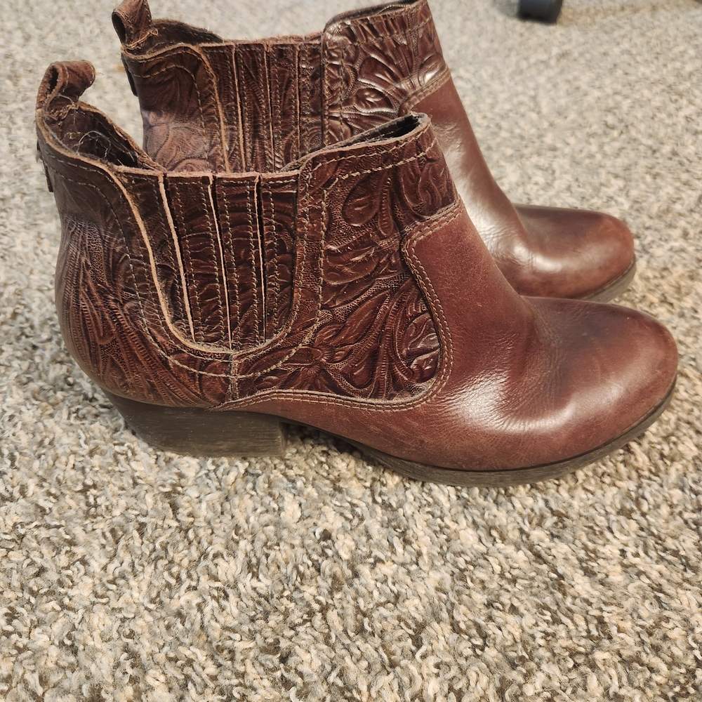 Nurture by Lamaze Brown Ankle Boots with Elastic Panels